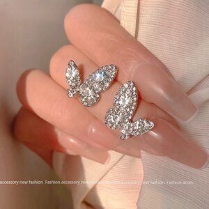 🎀 Bundle earrings, $10 for each, buy 2 get 1 more pairs for free